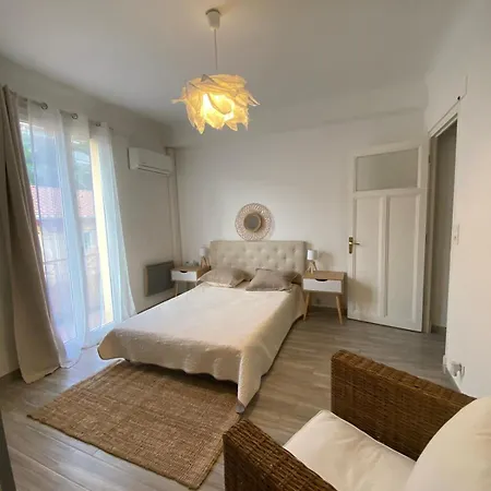 2 Pieces Centre Διαμέρισμα *