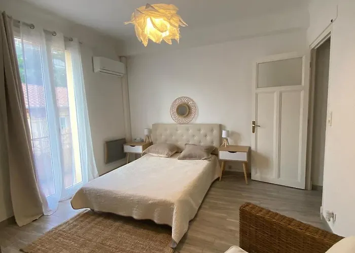 2 Pieces Centre Διαμέρισμα *